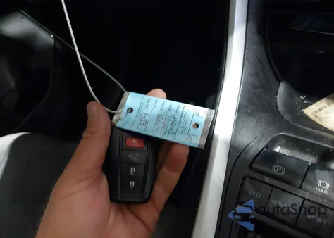 2023 Toyota Rav4 Xle z USA, uszkodzony, nr VIN 2T3W1RFV0PC218493